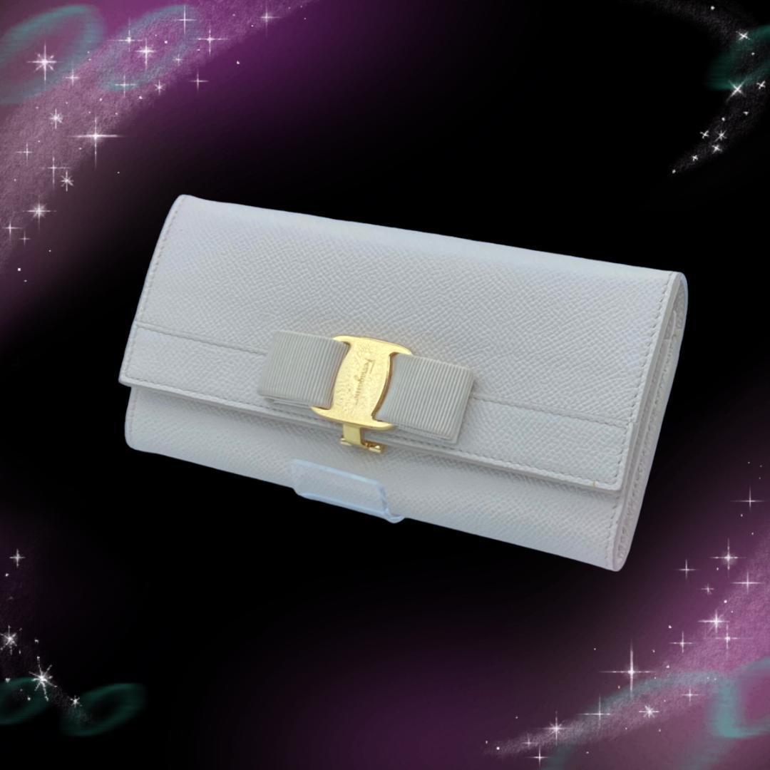 輝い 《美品》　サルヴァトーレフェラガモ　ヴァラリボン　レザー　長財布 長財布